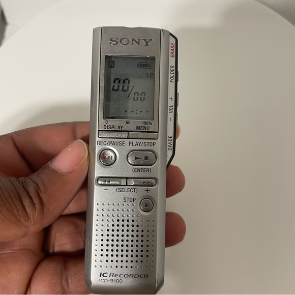 Sony ICD-B100 Handheld Silver Digital Voice Recorder 16MB 8 Hours Recording Time - Picture 2 of 16